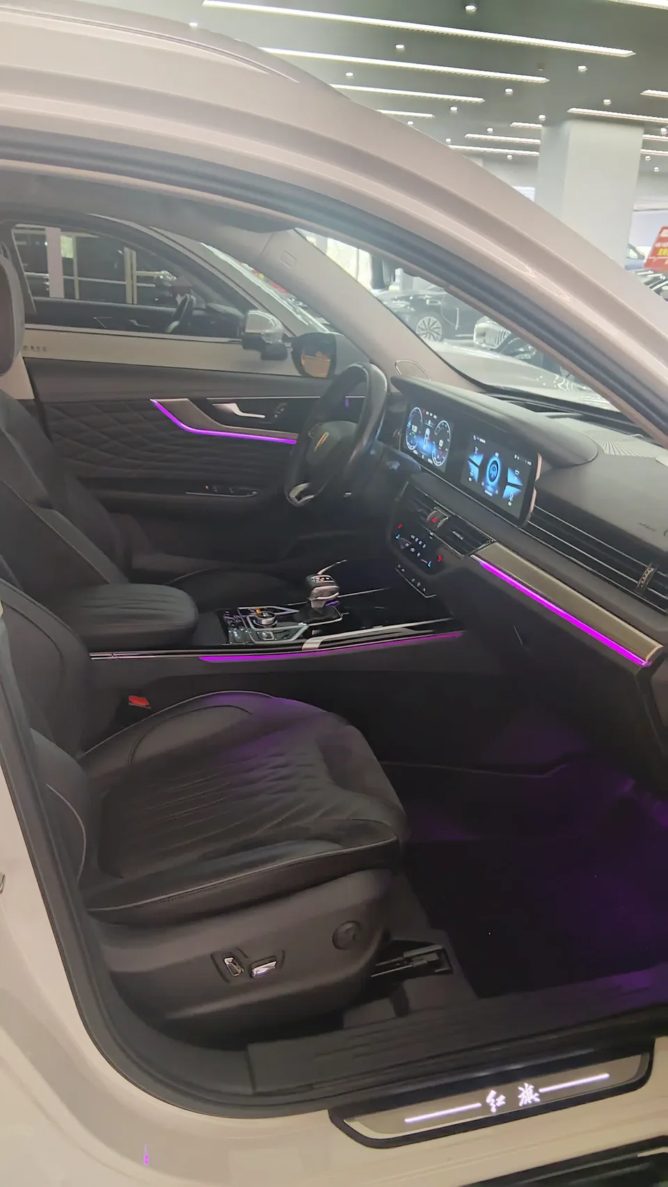 Hongqi HS5 Hongqi HS5 2022 2.0T Zhilian Qixiang 4WD Edition 2022 — миниатюра 5