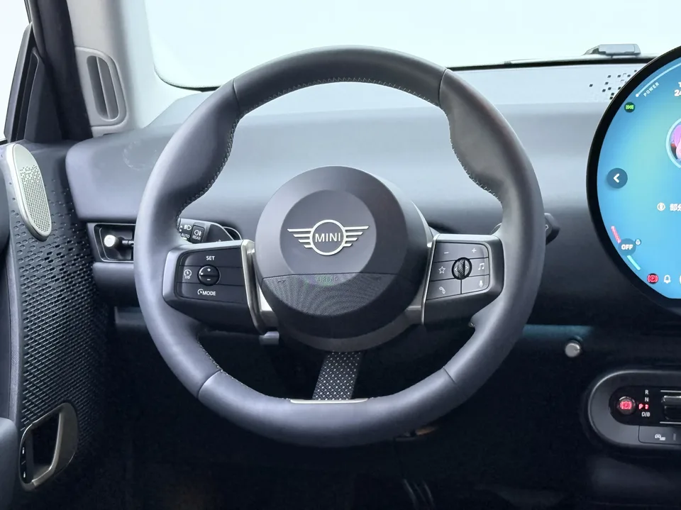 MINI electric COOPER COOPER E Classic 2024 — миниатюра 3