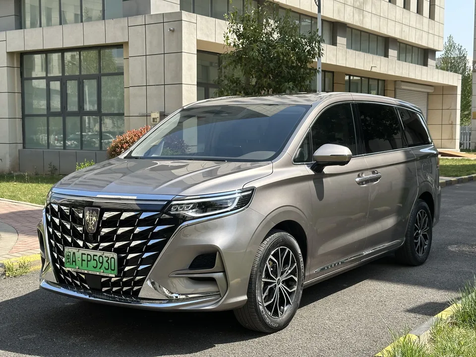 Roewe iMAX8 DMH 2025