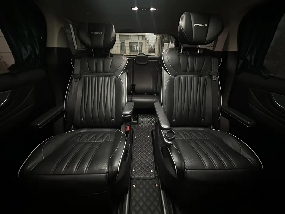 Roewe iMAX8 Roewe iMAX8 2022 400TGI Gathering Edition 2022 — миниатюра 5