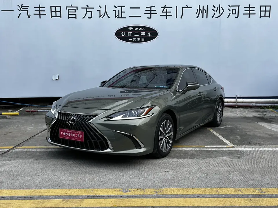 Lexus ES 2023