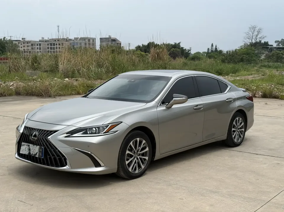 Lexus ES 2023