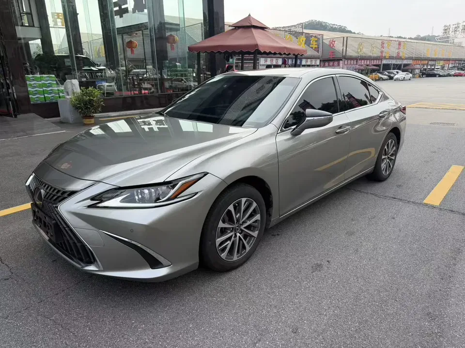 Lexus ES 2023