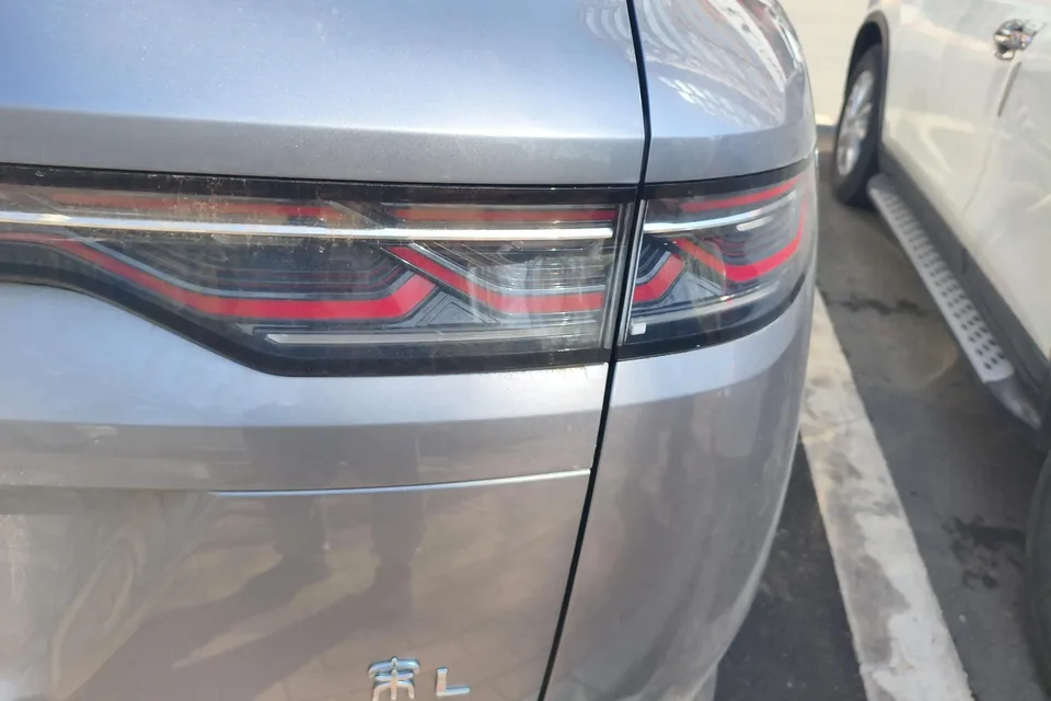 BYD Song L DM DM-i 112KM Beyond Edition 2025 — миниатюра 5