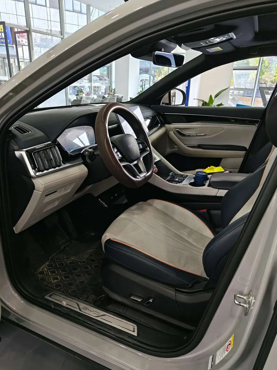 BYD Song PLUS DM DM-i Honor Edition 150KM Flagship PLUS 2024 — миниатюра 5