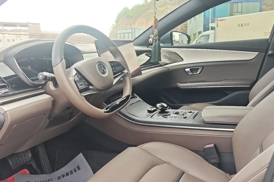 BYD Han EV standard range version luxury model 2022 — миниатюра 3