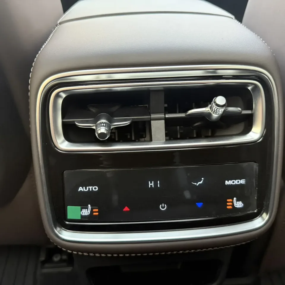 Geely Monjaro Geely Xingyue L 2026 2.0TD High-Power Automatic Two-Wheel Drive Oriental Star Edition 2025 — миниатюра 3