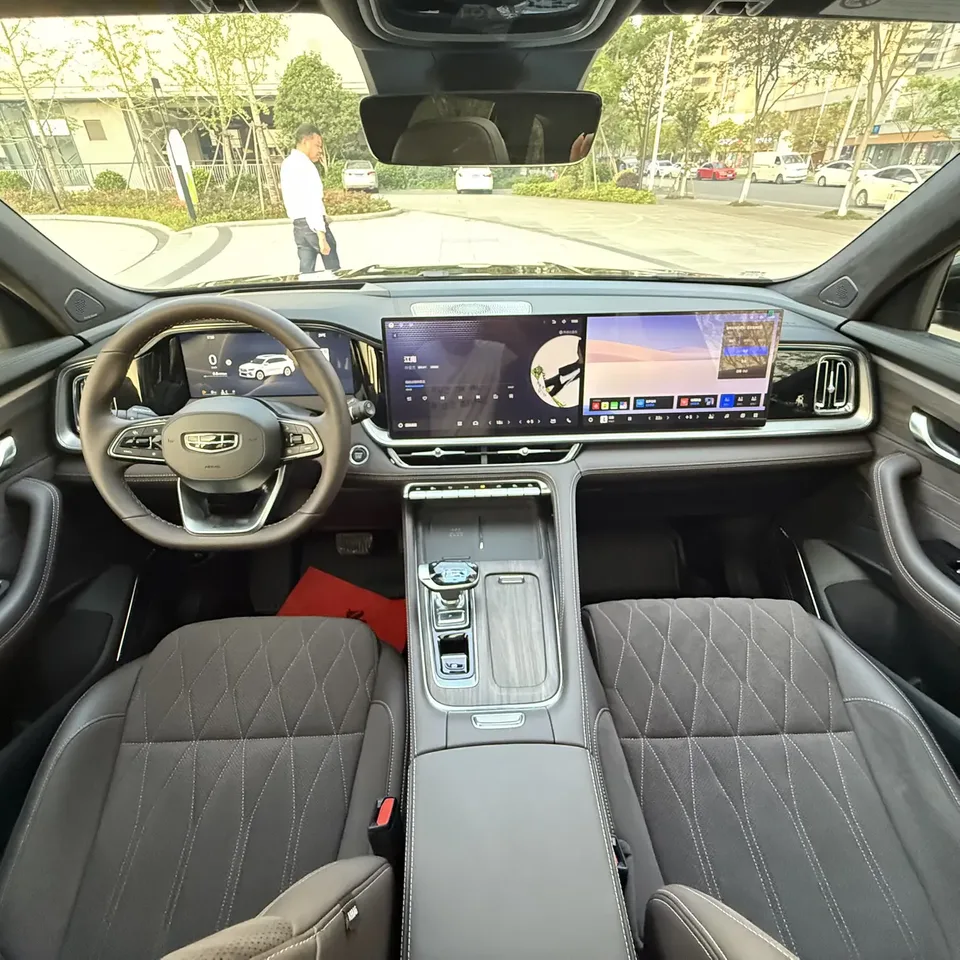 Geely Monjaro Geely Xingyue L 2026 2.0TD High-Power Automatic Two-Wheel Drive Oriental Star Edition 2025 — миниатюра 4
