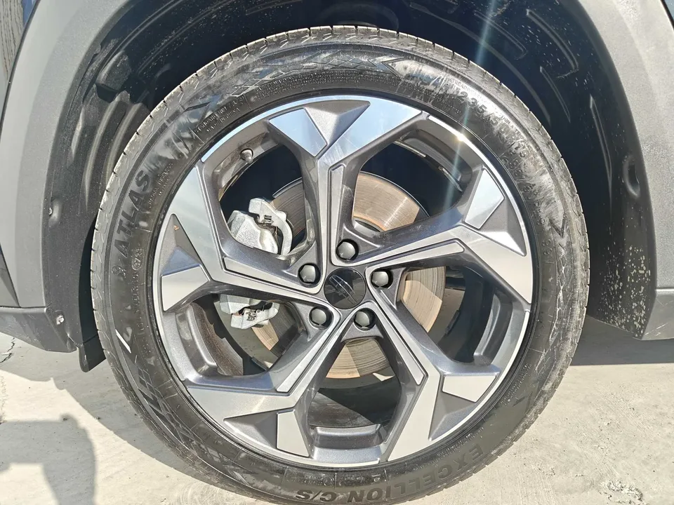Geely Atlas L Boyue L 2023 1.5TD DCT Premium Edition 2023 — миниатюра 3