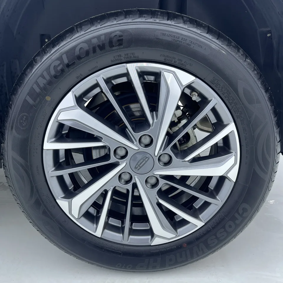 Geely Coolray SX11 Binyue 2021 240T DCT Platinum Edition 2022 — thumbnail 2