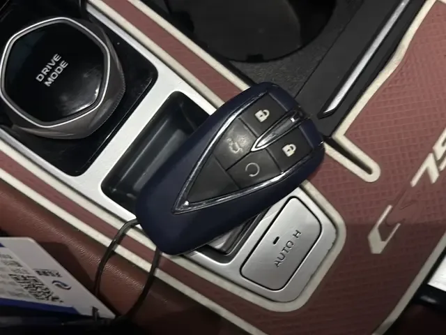 Changan CS75PLUS Changan CS75 PLUS 2023 The third generation 1.5T automatic premium model 2024 — thumbnail 2
