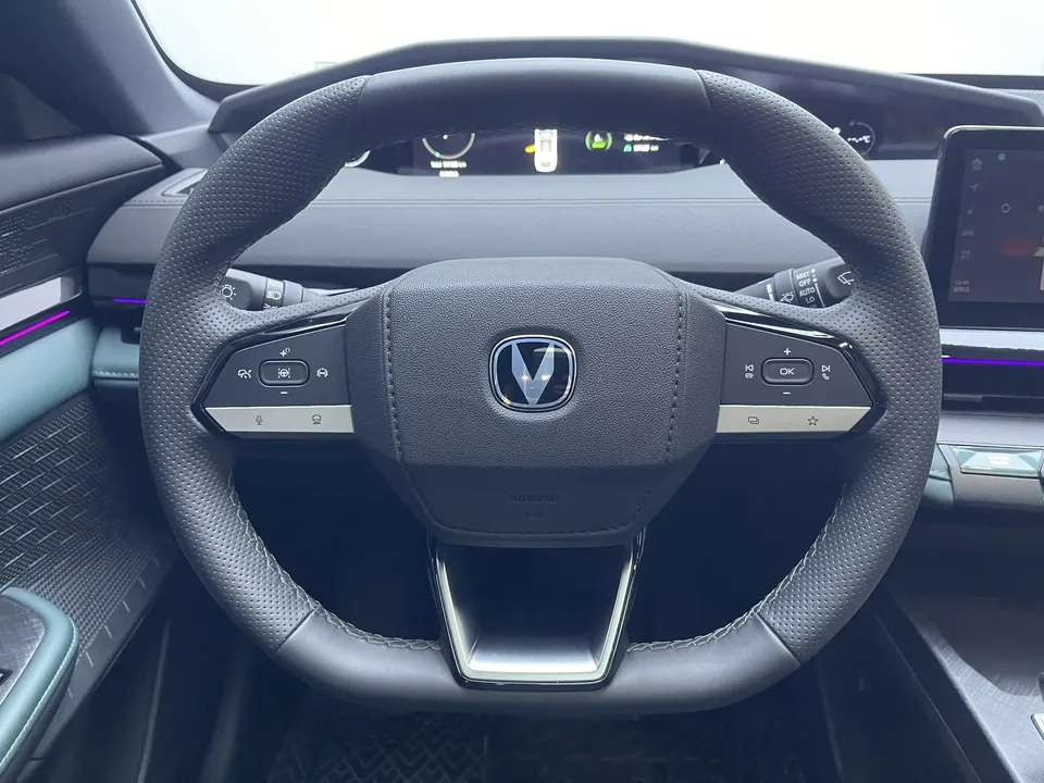 Changan UNI-V Blue Whale iDD 136km Premium Edition 2024 — миниатюра 3