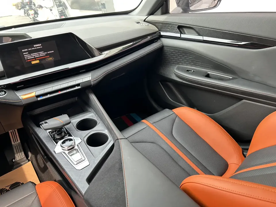 Changan UNI-V 1.5T Premium Sports Edition 2024 — миниатюра 3