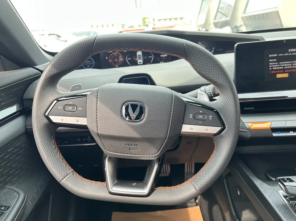 Changan UNI-V 1.5T Premium Sports Edition 2024 — миниатюра 5