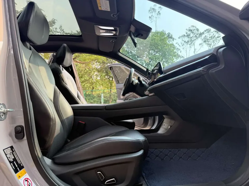 Changan UNI-V 1.5T Premium Edition 2023 — миниатюра 2