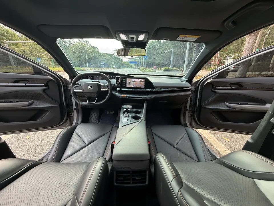 Changan UNI-V 1.5T Premium Edition 2023 — миниатюра 3