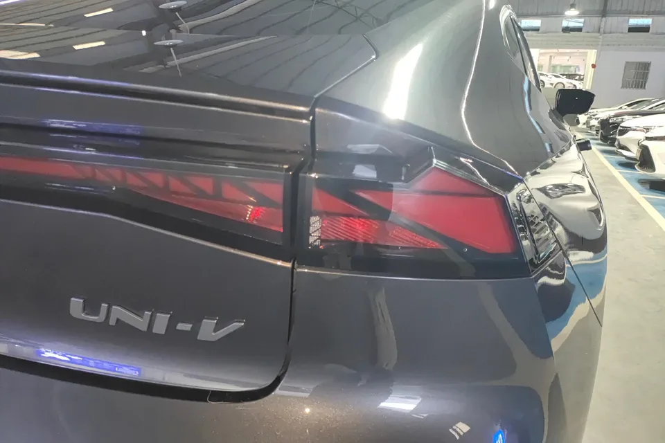 Changan UNI-V 1.5T Premium Edition 2023 — миниатюра 2