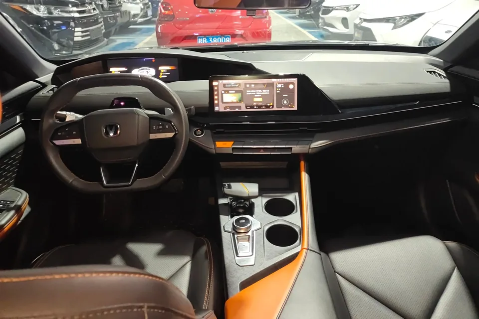 Changan UNI-V 1.5T Premium Edition 2023 — миниатюра 3