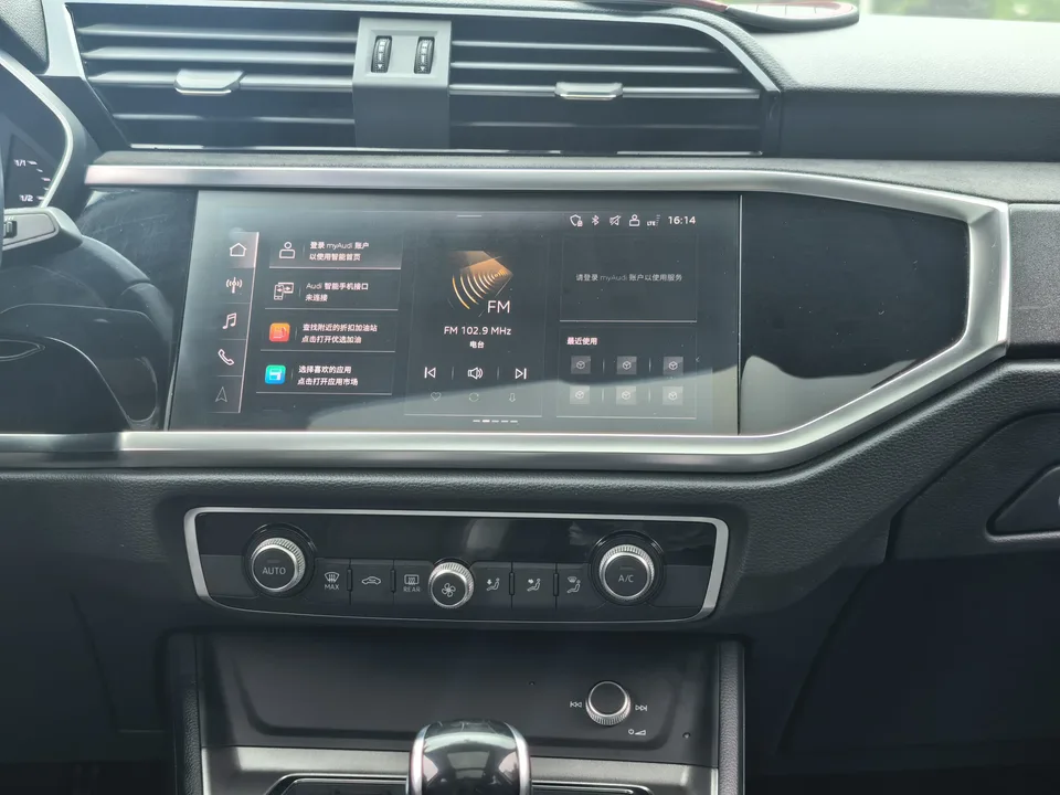 Audi Q3 Audi Q3 2022 35 TFSI aggressive and dynamic model 2022 — миниатюра 3