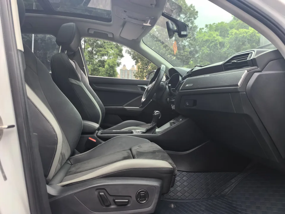 Audi Q3 Audi Q3 2022 35 TFSI aggressive and dynamic model 2022 — миниатюра 4