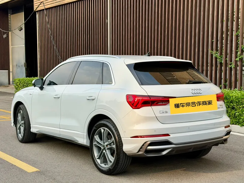 Audi Q3 Audi Q3 2022 35 TFSI Fashionable and Dynamic 2022 — миниатюра 2