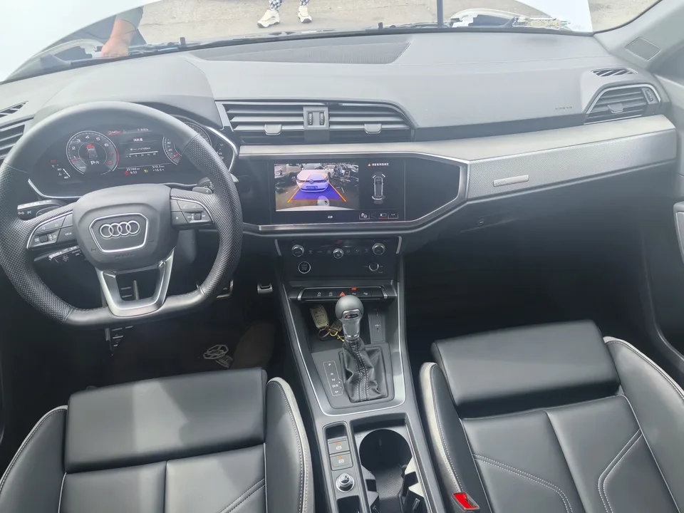 Audi Q3 Audi Q3 2024 35 TFSI Enterprising and Elegant Model 2024 — миниатюра 3