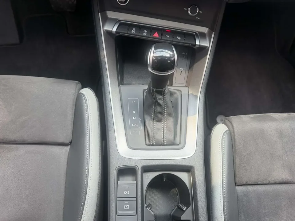 Audi Q3 Audi Q3 2023 35 TFSI Fashionable and Dynamic 2023 — миниатюра 4