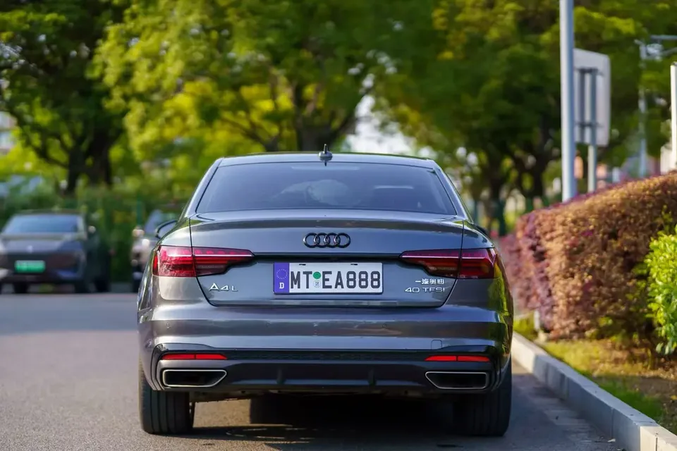 Audi a4 l Audi A4L 2022 40 TFSI Fashion Dynamic Edition 2022 — миниатюра 2