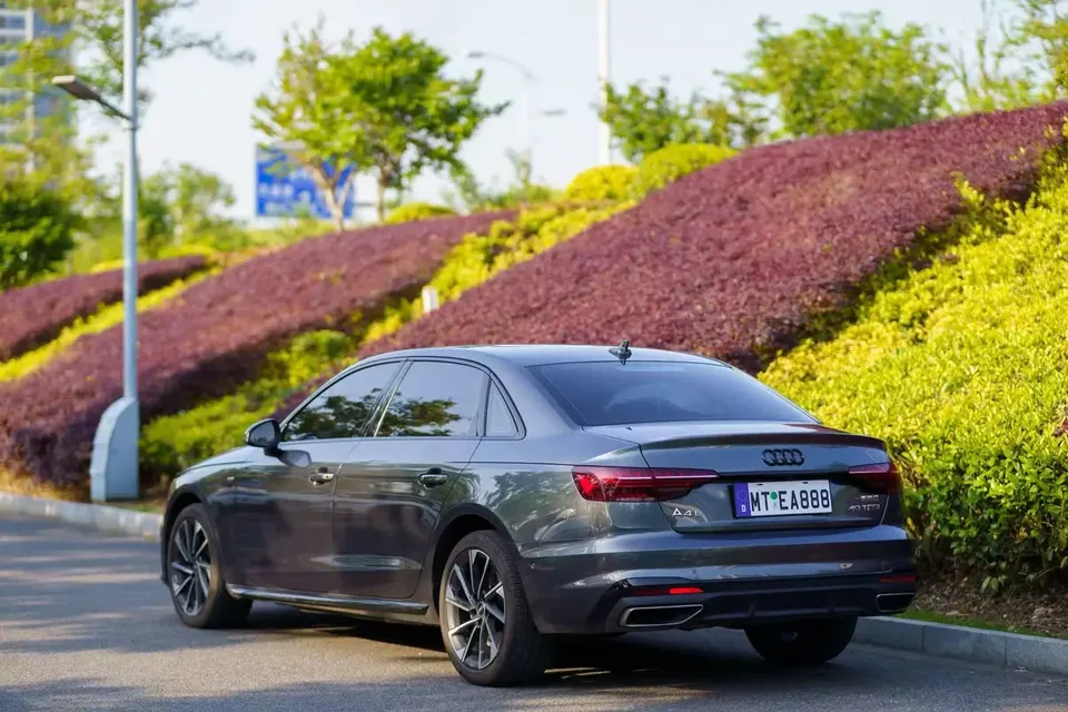Audi a4 l Audi A4L 2022 40 TFSI Fashion Dynamic Edition 2022 — миниатюра 4