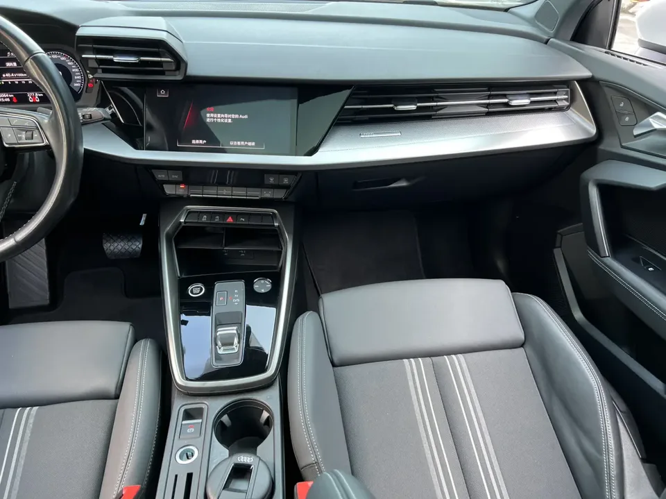 Audi A3 facelift Sportback 35 TFSI stylish and sporty 2024 — миниатюра 3