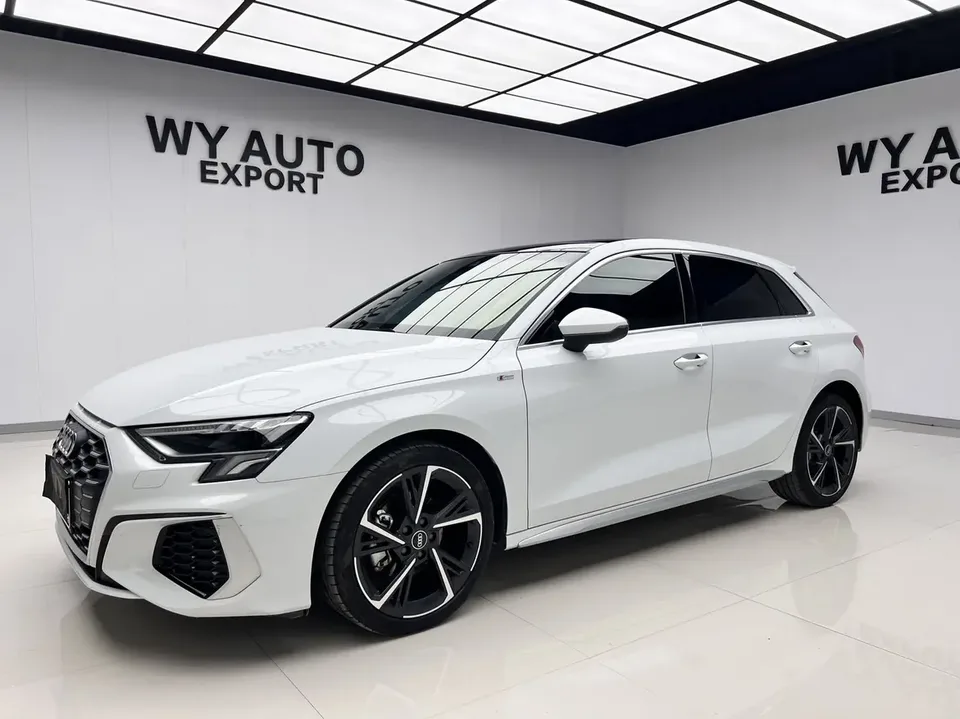 Audi A3 Sportback 35 TFSI stylish and sporty 2023 — фото 1, купить с доставкой в Москву