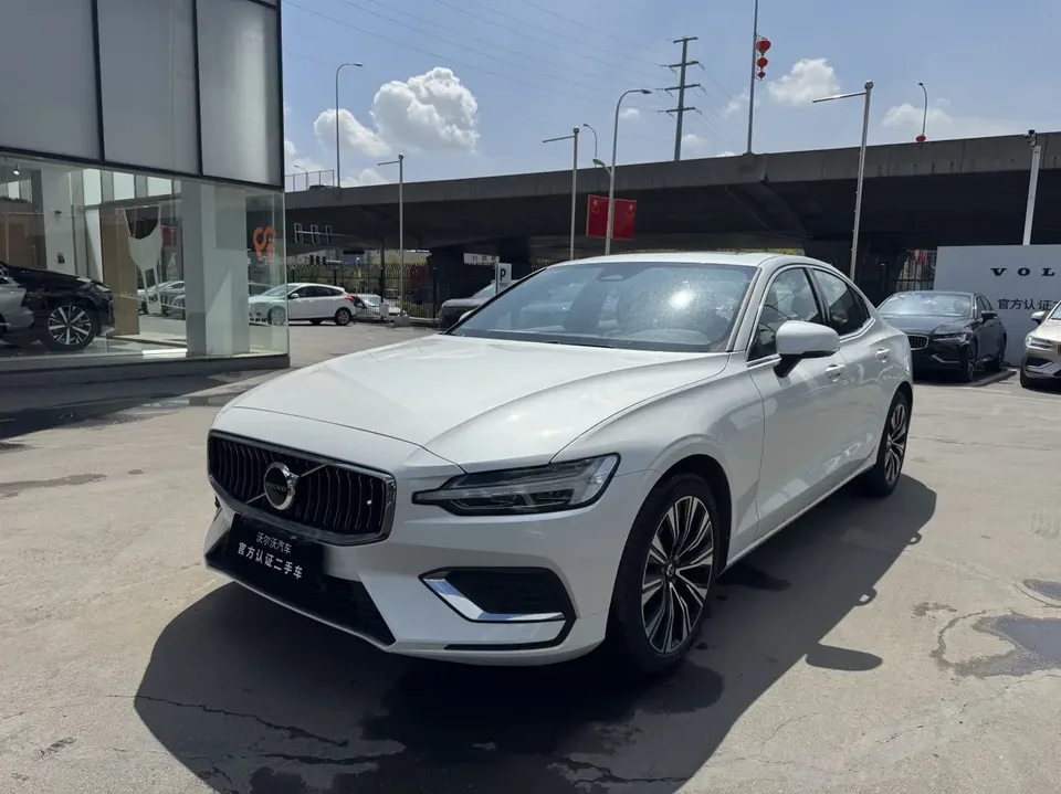 Volvo S60 2025