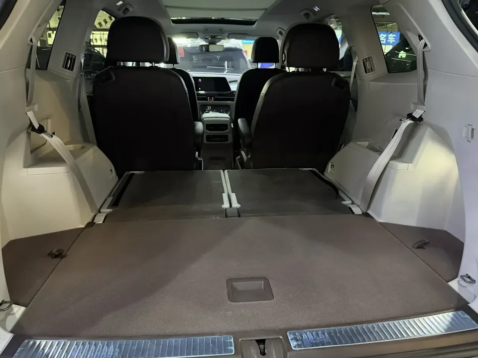 Volkswagen Talagon Lanjing 380TSI 4WD Luxury Edition Pro 6 Seaters 2023 — миниатюра 3