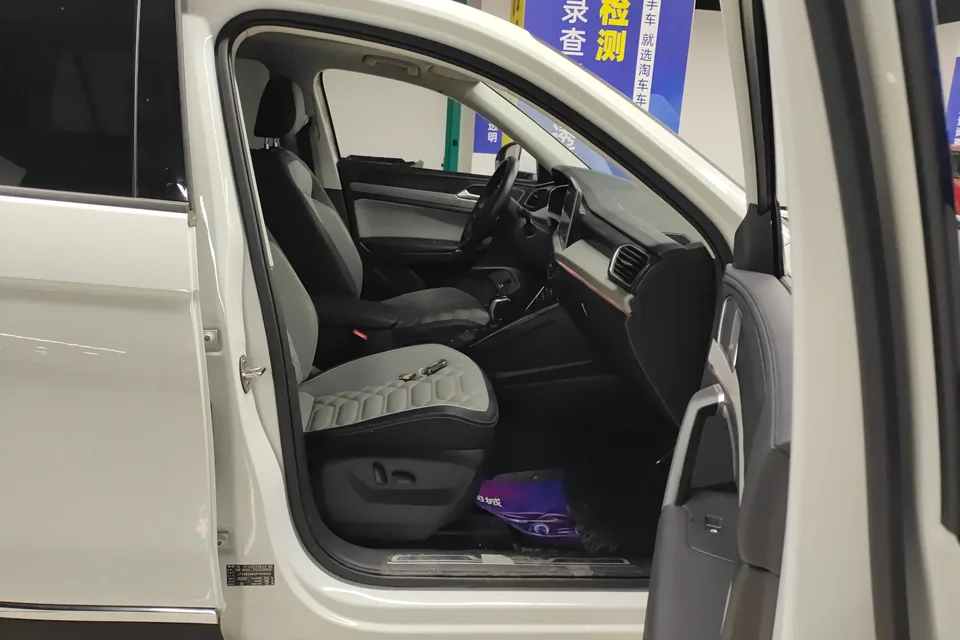Volkswagen Tayron 300TSI 2WD Luxury Plus Advanced Edition 2023 — миниатюра 4