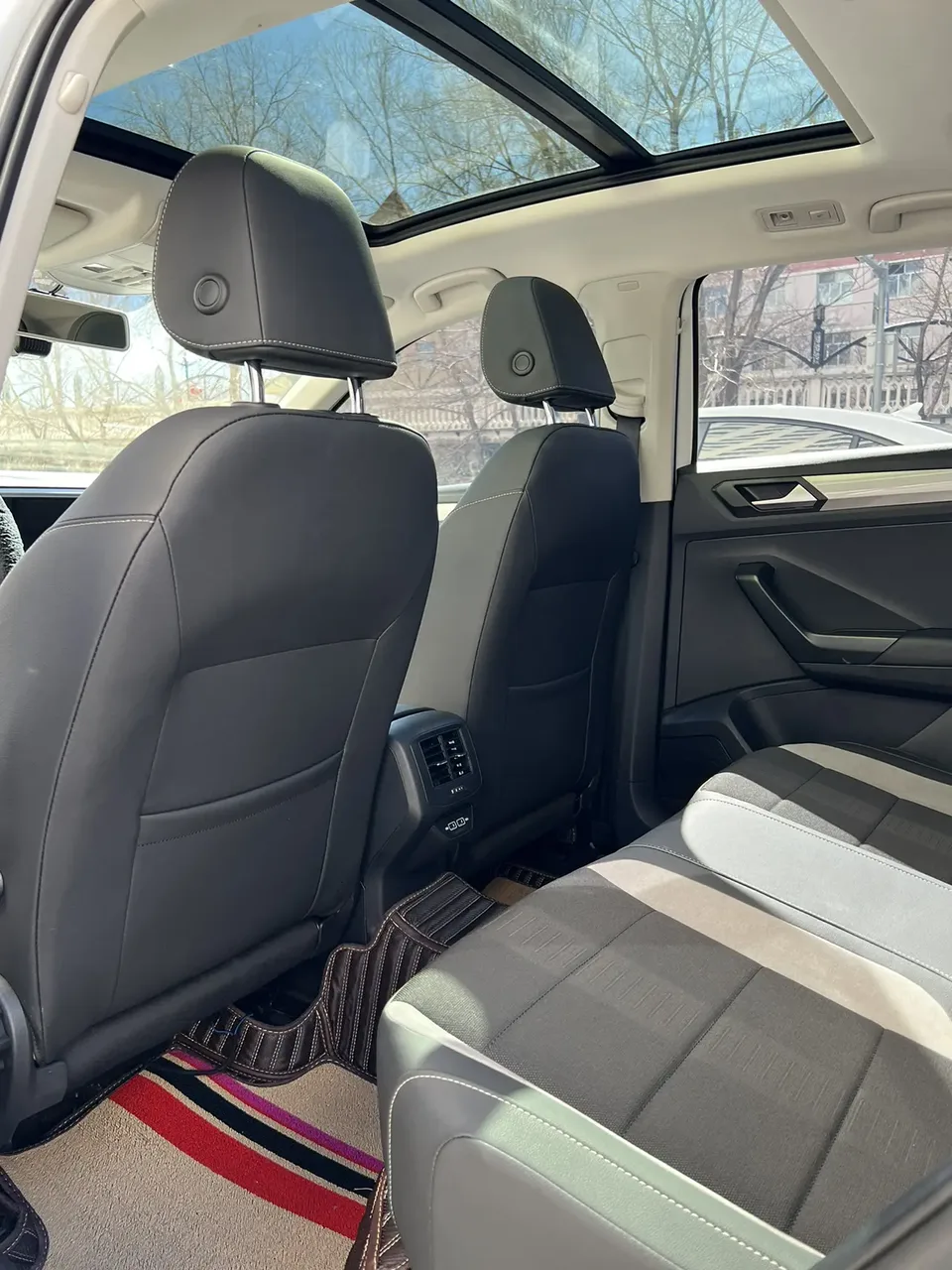 Volkswagen T-Roc Tangeu 280TSI DSG two-wheel drive elite intelligent version 2022 — миниатюра 3
