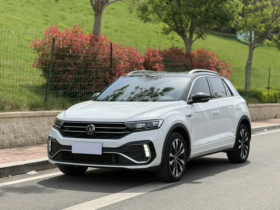 Volkswagen T-Roc Tanyue 280TSI DSG 2WD R-Line Pro PLUS 2023 — фото 1, купить с доставкой в Москву