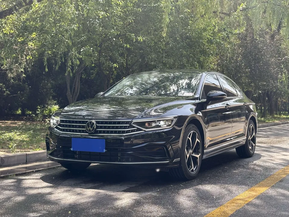Volkswagen Magotan 2025