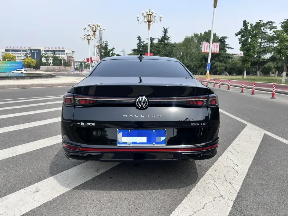 Volkswagen Magotan 300TSI Premium Edition Conspicuous Package 2025 — миниатюра 2