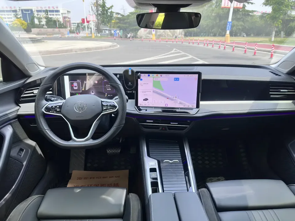 Volkswagen Magotan 300TSI Premium Edition Conspicuous Package 2025 — миниатюра 3