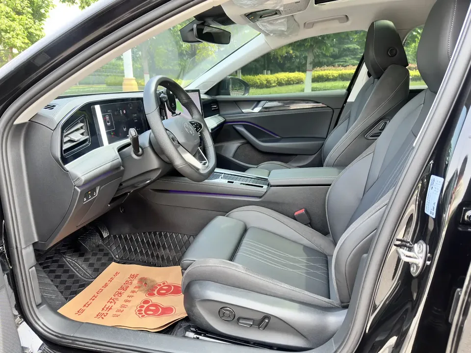 Volkswagen Magotan 300TSI Premium Edition Conspicuous Package 2025 — миниатюра 4