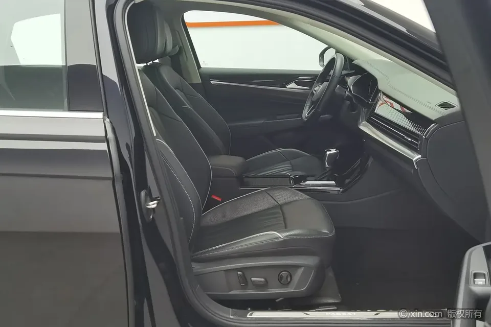 Volkswagen Passat Passat 2022 330TSI Deluxe Edition 2022 — миниатюра 2