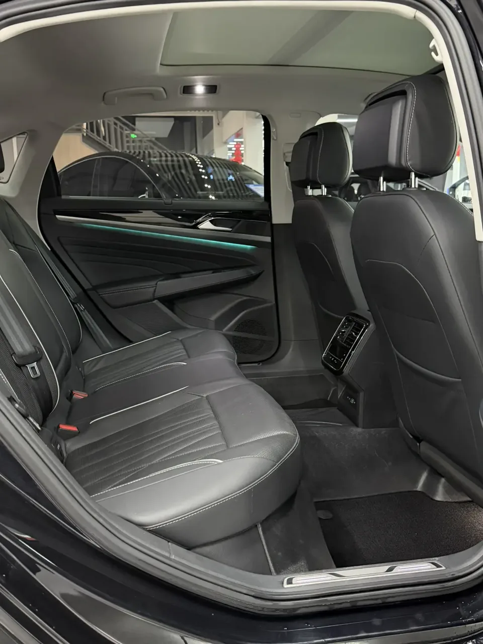 Volkswagen Passat facelift 330TSI Starry Sky Deluxe Edition 2023 — миниатюра 2