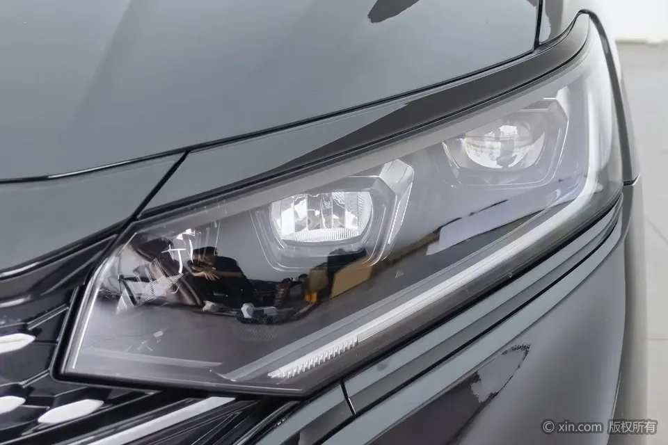 Volkswagen Passat Passat 2025 Outstanding Model 330TSI Starry Sky Elite Edition 2025 — миниатюра 2