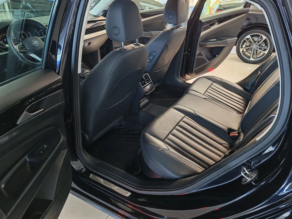 Volkswagen Passat Passat 2022 330TSI Premium Edition 2023 — миниатюра 3