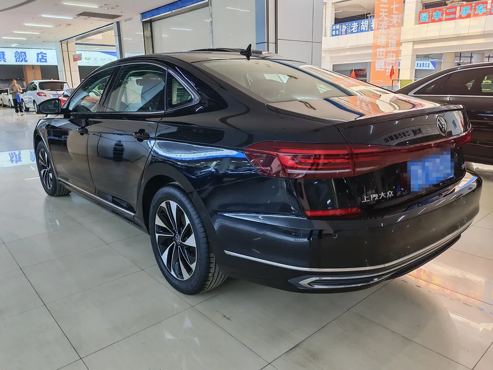 Volkswagen Passat Passat 2022 330TSI Premium Edition 2023 — миниатюра 4