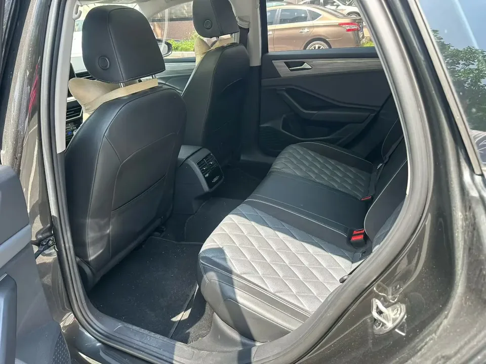 Volkswagen Sagitar 2023 Sagitar 300TSI DSG Excellence Edition 2023 — миниатюра 3