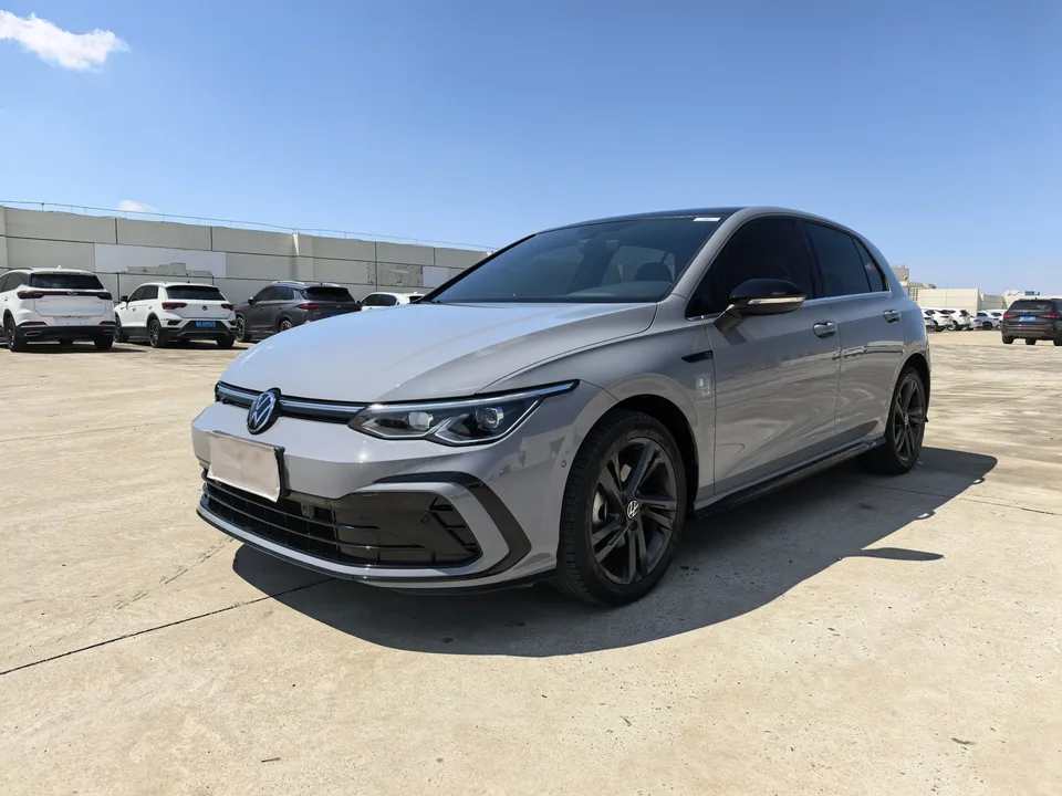 Volkswagen Golf facelift 280TSI DSG R-Line Lite 2023 — фото 1, купить с доставкой в Москву