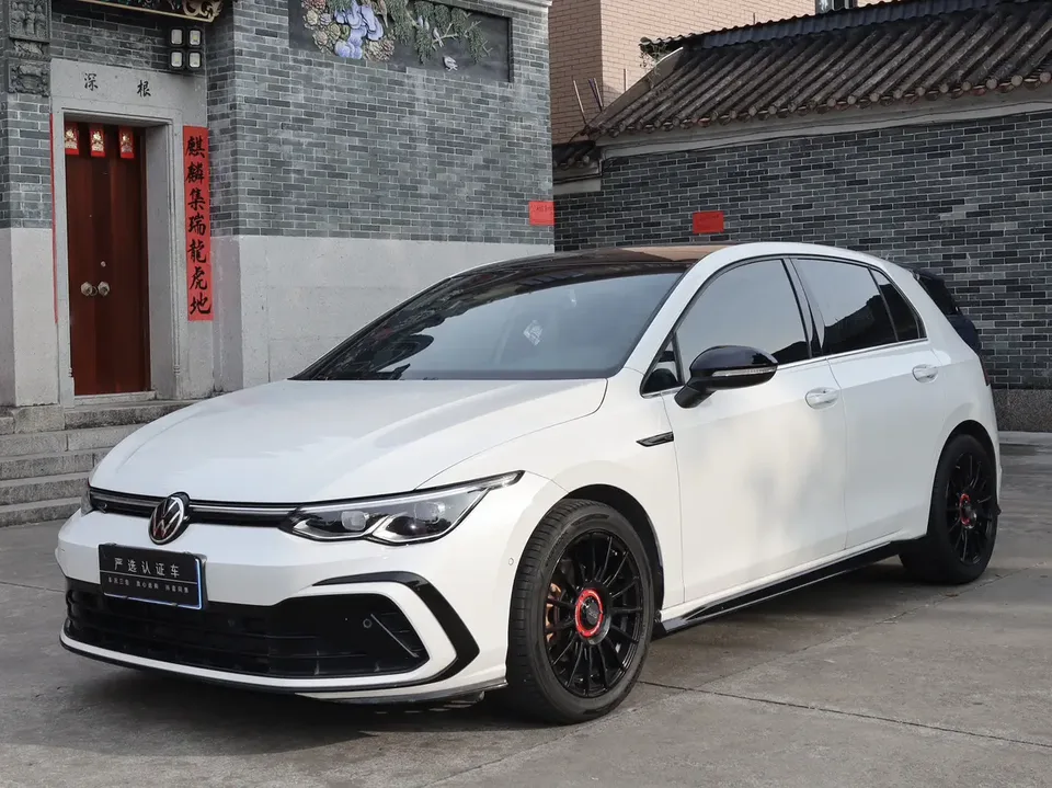 Volkswagen Golf Golf 2021 280TSI DSG R-Line 2023 — фото 1, купить с доставкой в Москву