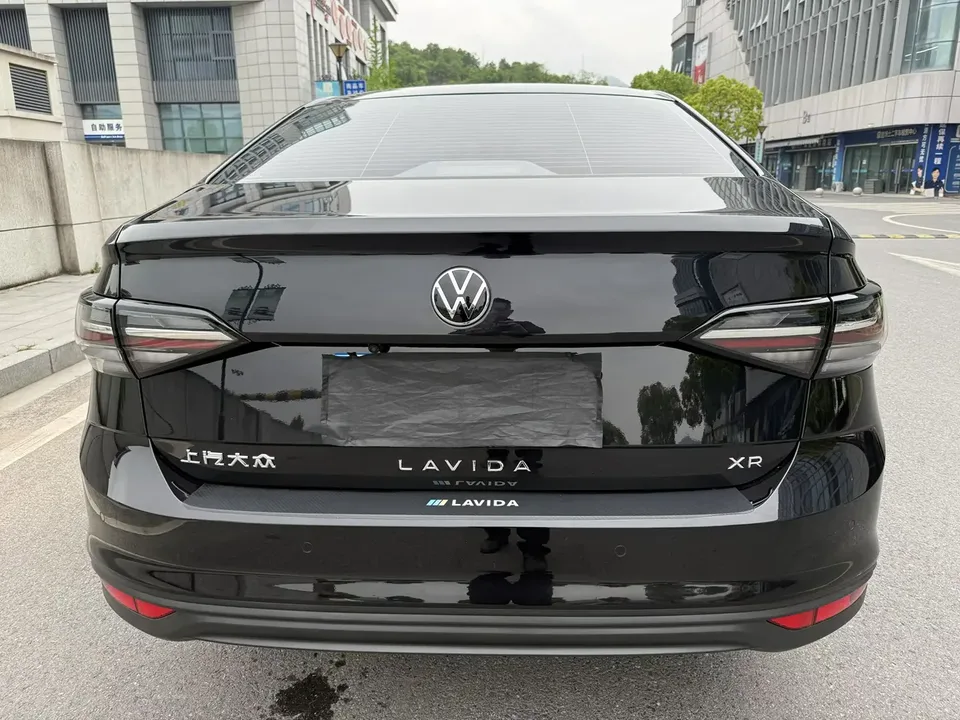 Volkswagen Lavida Lavida 2025 New 1.5L Outstanding New Edition 2025 — миниатюра 2