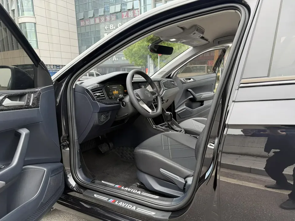 Volkswagen Lavida Lavida 2025 New 1.5L Outstanding New Edition 2025 — миниатюра 5